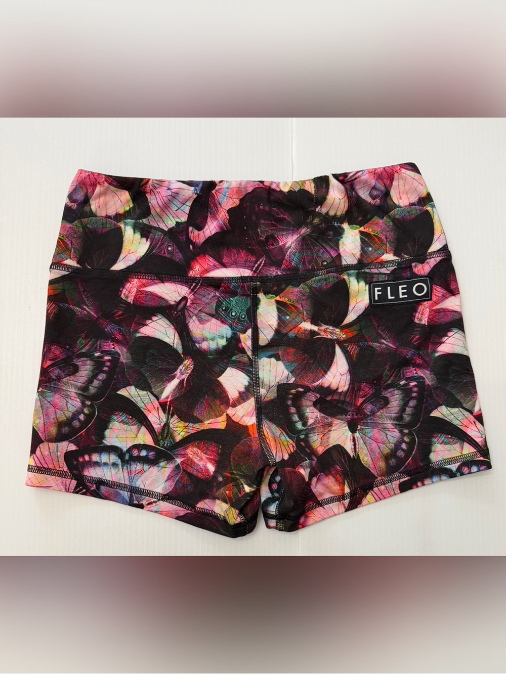 FLEO Butterfly Daydream Power High Rise Shorts - L - Picture 3 of 10